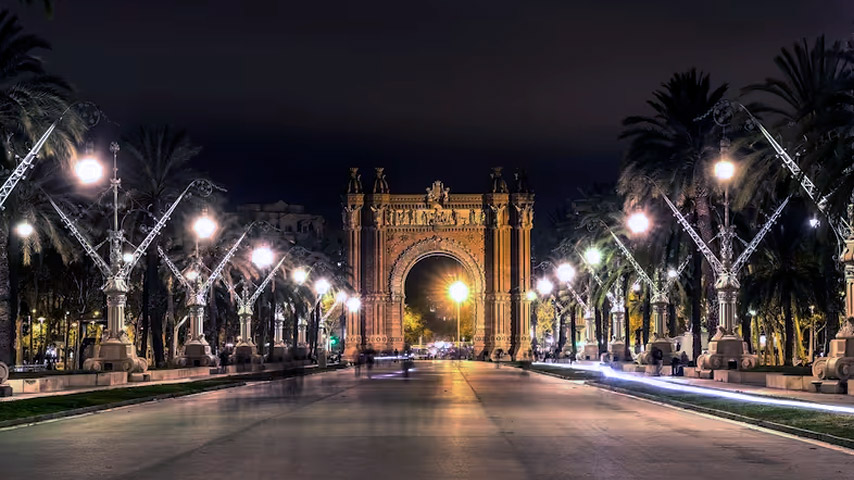 Barcelona por la noche sin turistas