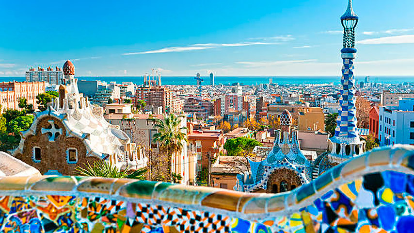 What are the most iconic places to visit in Barcelona?