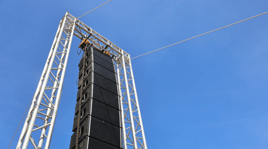 Qué tipos de montajes de sonido Line Array existen